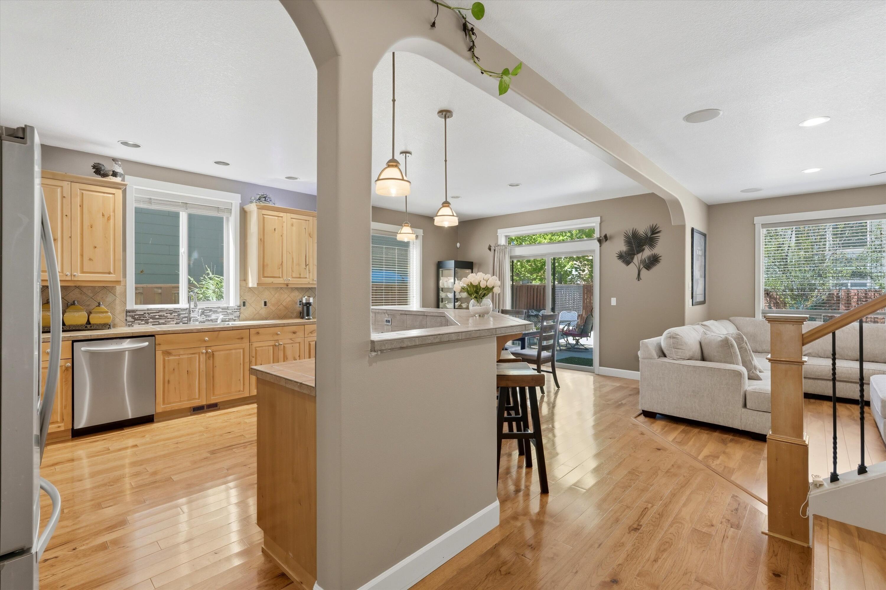 61235 Splendor Lane Bend, OR 97702 - Photo 22 of 52 Open living space