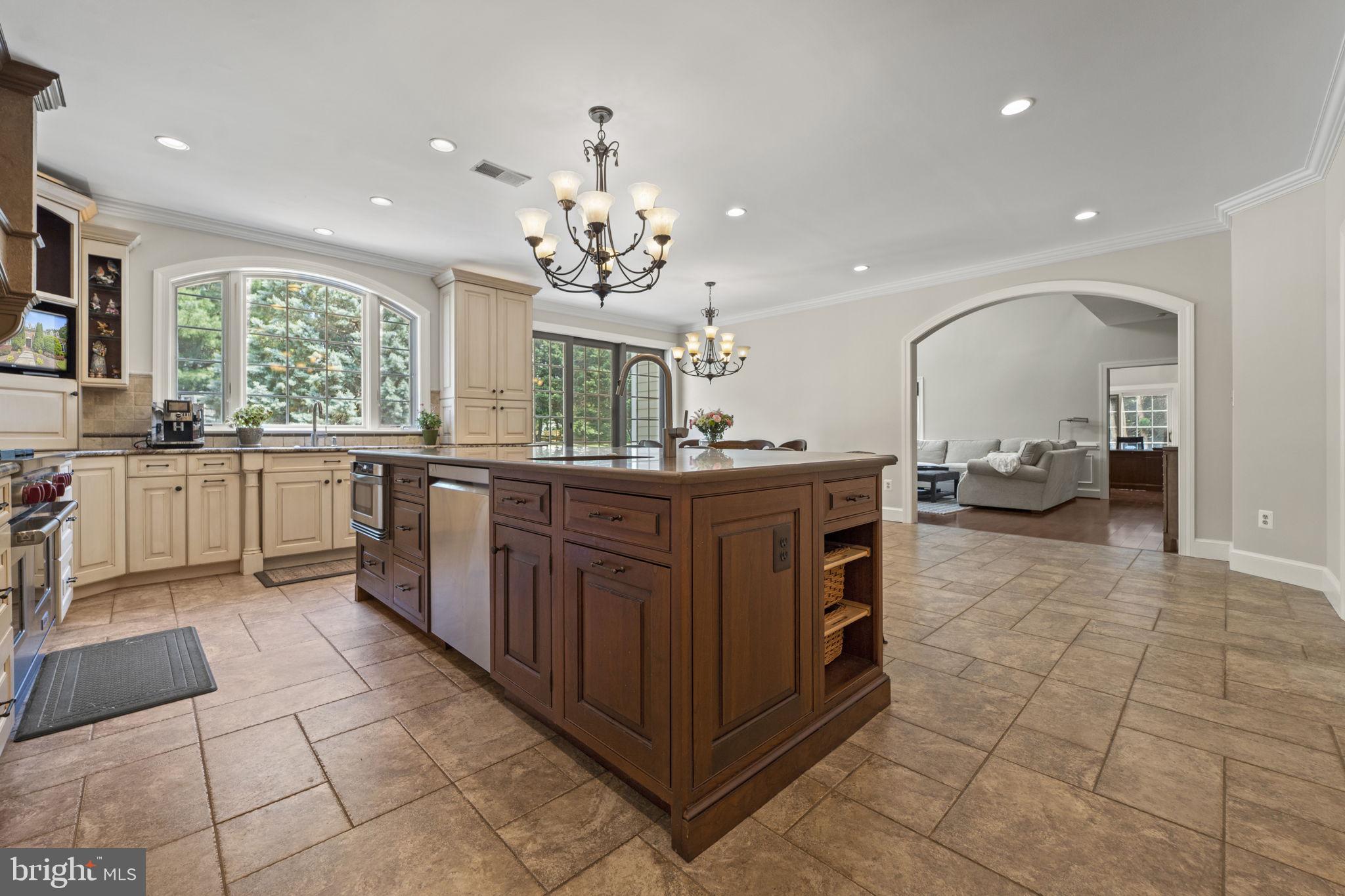 1211 Tottenham Court Reston, VA 20194 - Photo 19 of 80 10 foot island in kitchen