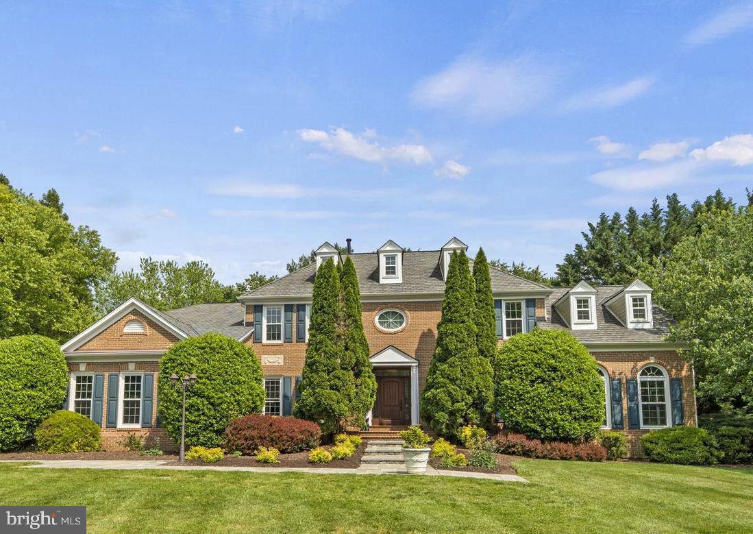 1211 Tottenham Court Reston, VA 20194 - Photo 2 of 80 Glamorous front view!