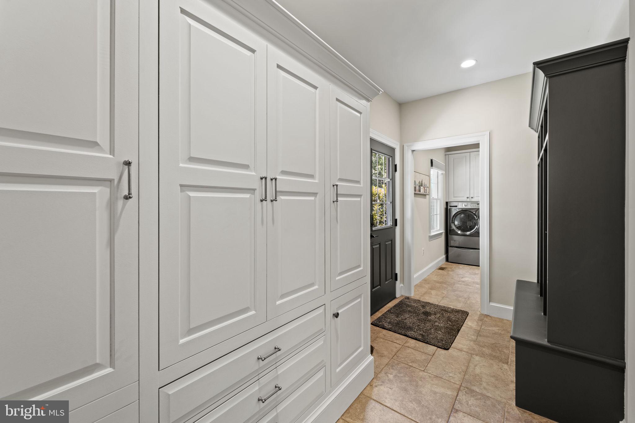 1211 Tottenham Court Reston, VA 20194 - Photo 21 of 80 Mudroom built in cabinetry