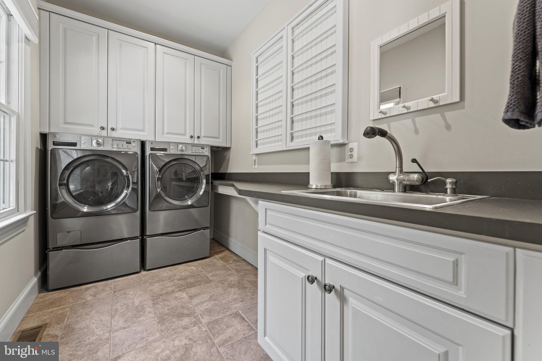 1211 Tottenham Court Reston, VA 20194 - Photo 23 of 80 Main level laundry