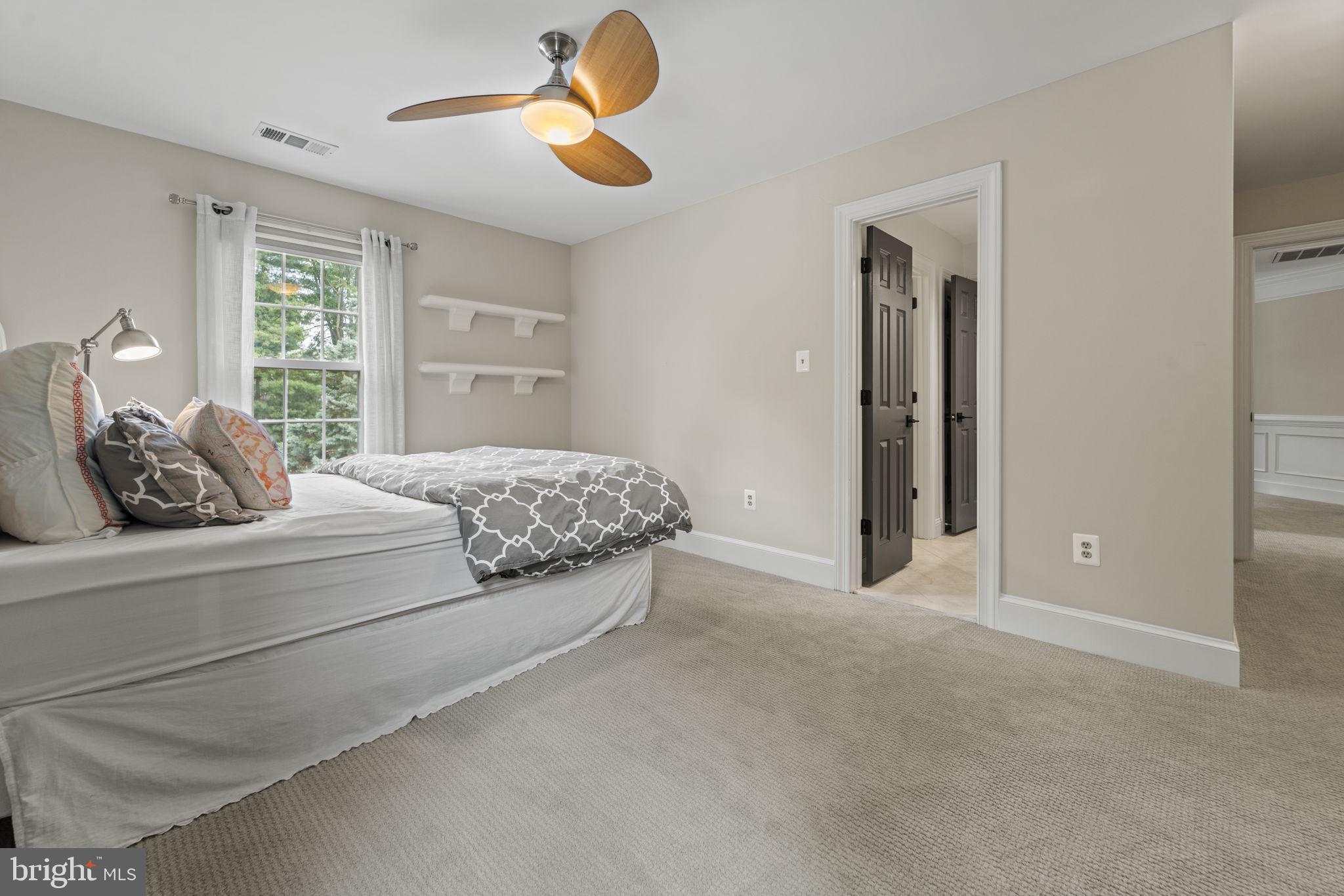 1211 Tottenham Court Reston, VA 20194 - Photo 41 of 80 en suite bedroom