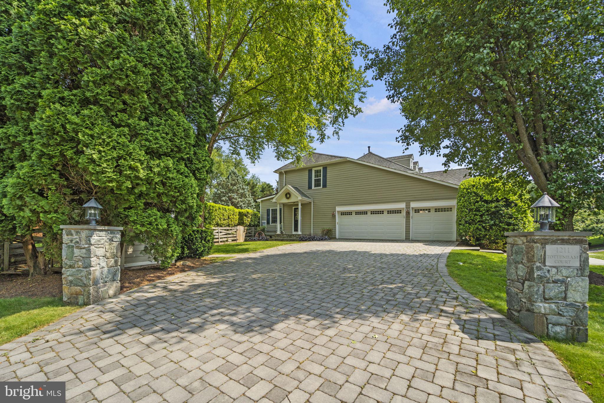 1211 Tottenham Court Reston, VA 20194 - Photo 76 of 80 Elegant private drivewaY!