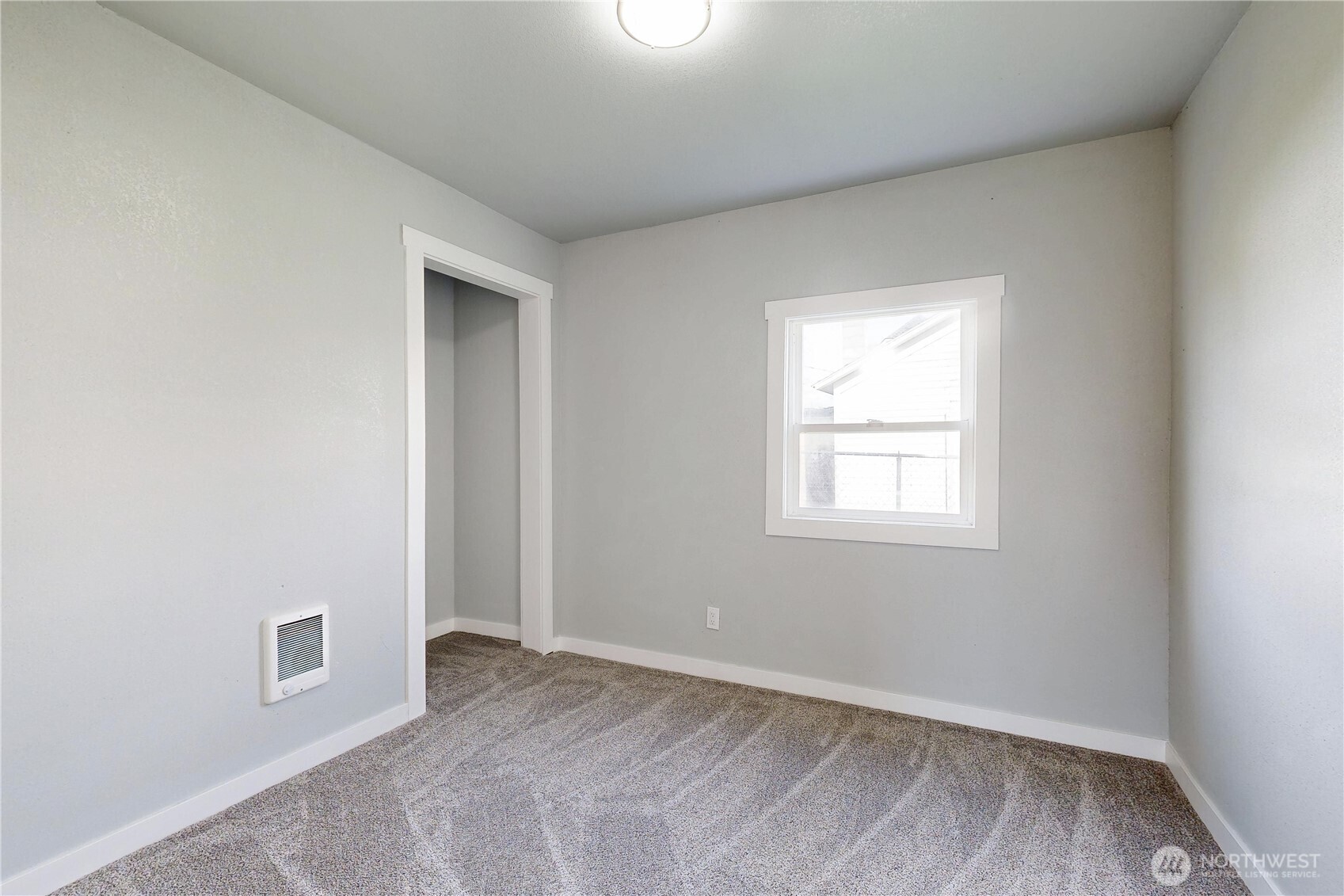 255 College Street Adams, OR 97810 - Photo 14 of 31 an empty room with a window