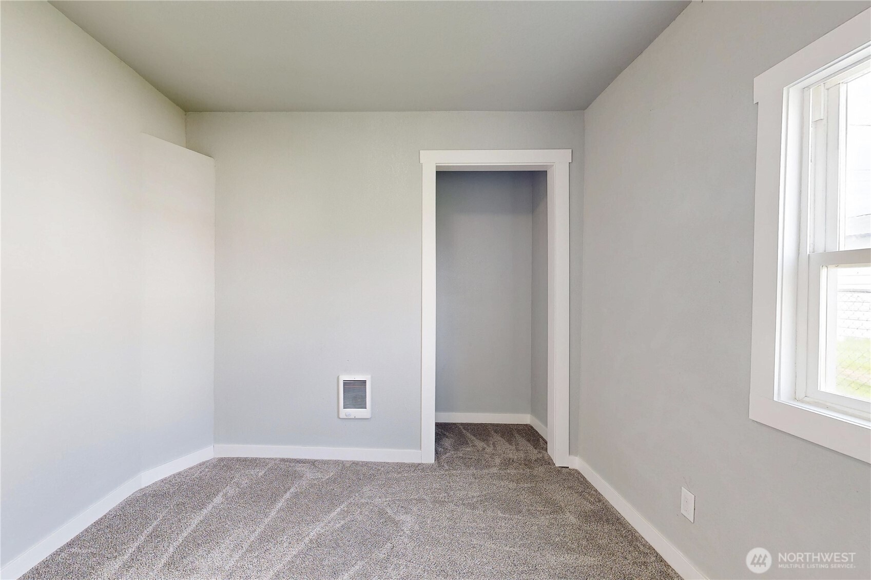 255 College Street Adams, OR 97810 - Photo 15 of 31 an empty room with windows