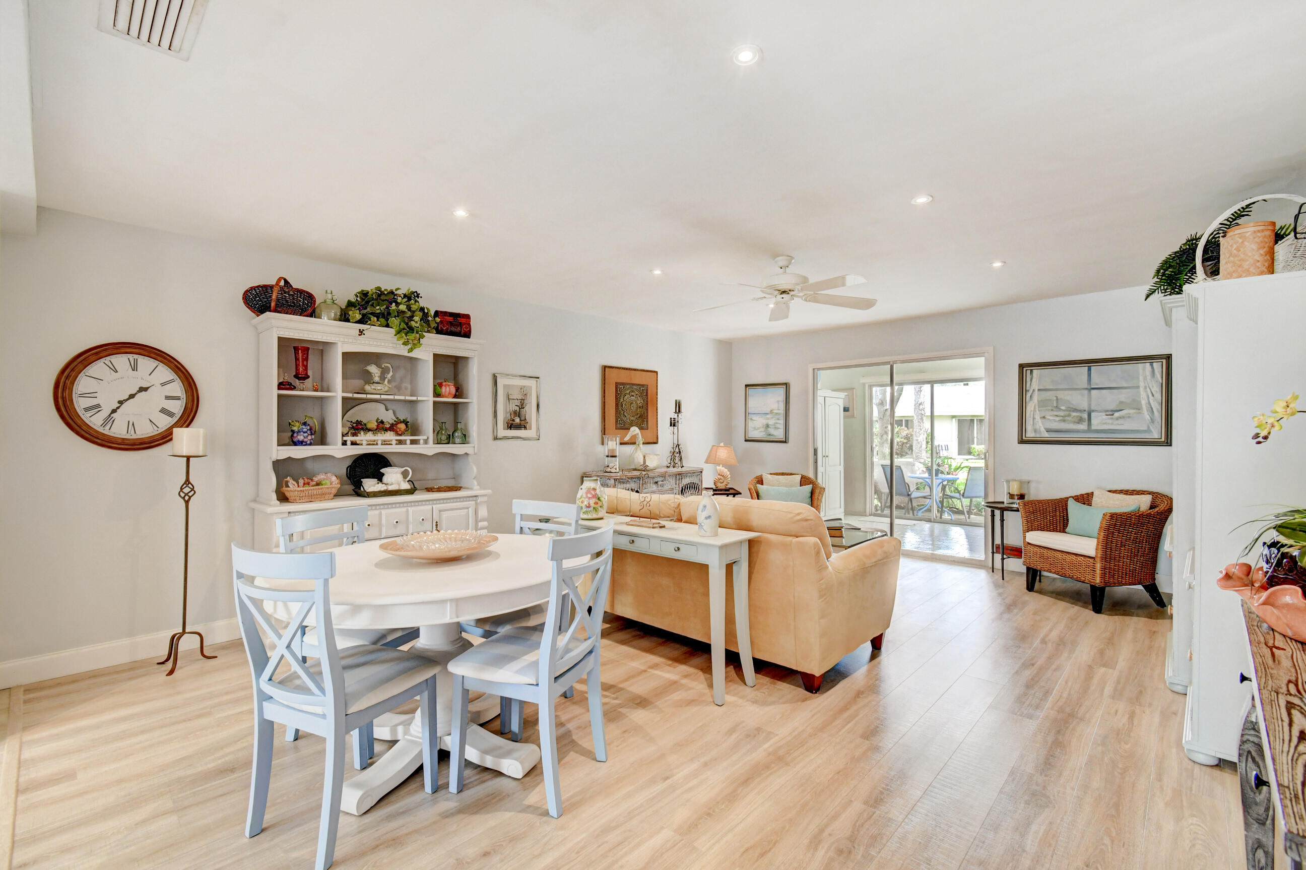 191 Cape Cod Circle Lake Worth, FL 33467 - Photo 11 of 40 Living Area