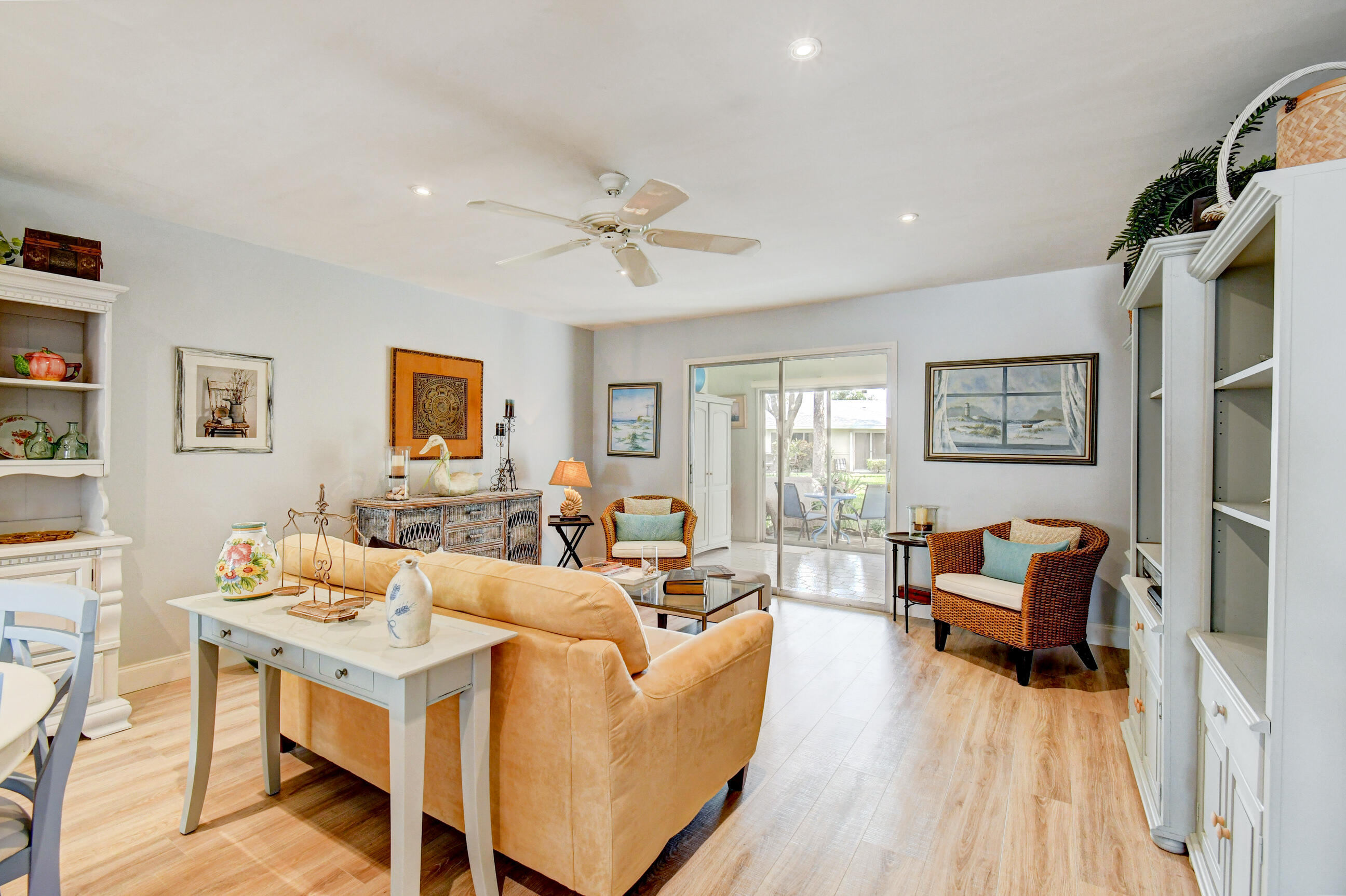 191 Cape Cod Circle Lake Worth, FL 33467 - Photo 12 of 40 Living Area