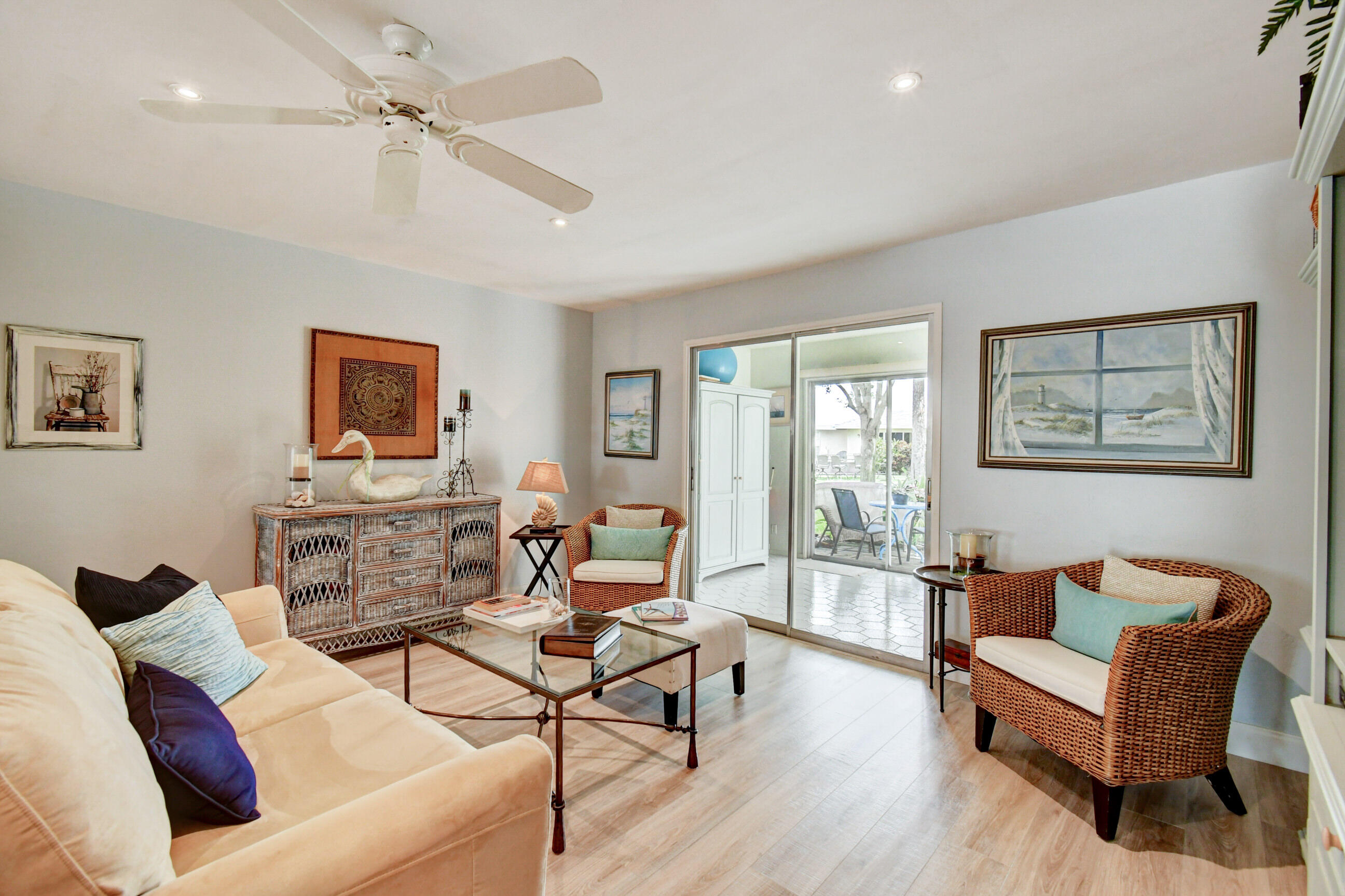 191 Cape Cod Circle Lake Worth, FL 33467 - Photo 13 of 40 Living Area