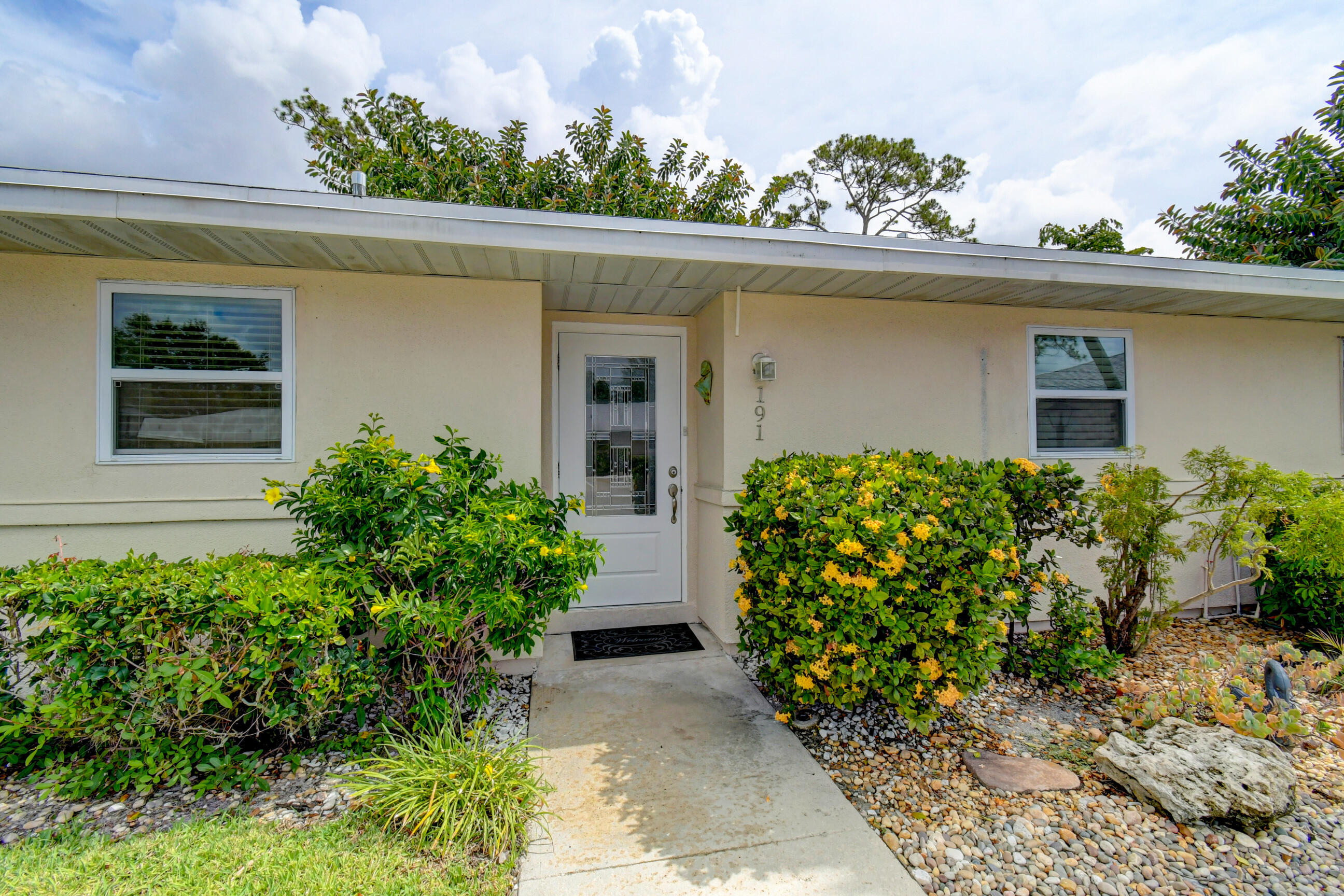 191 Cape Cod Circle Lake Worth, FL 33467 - Photo 2 of 40 Exterior Front