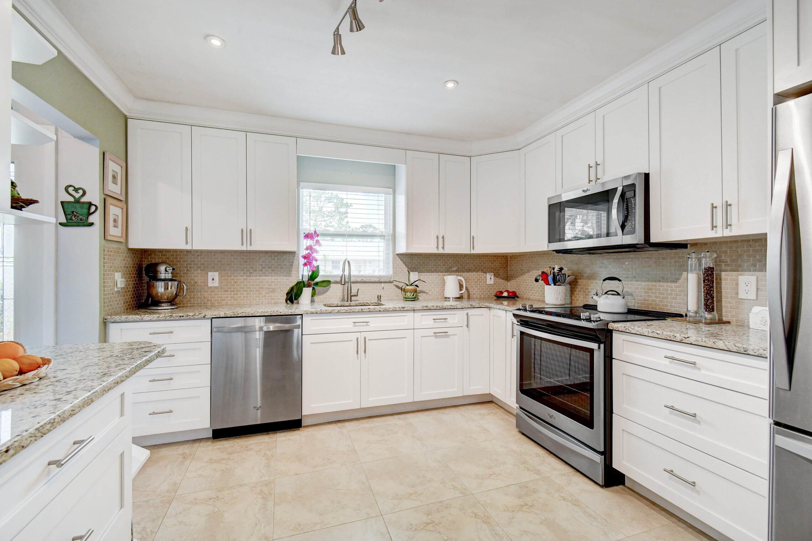 191 Cape Cod Circle Lake Worth, FL 33467 - Photo 7 of 40 Kitchen