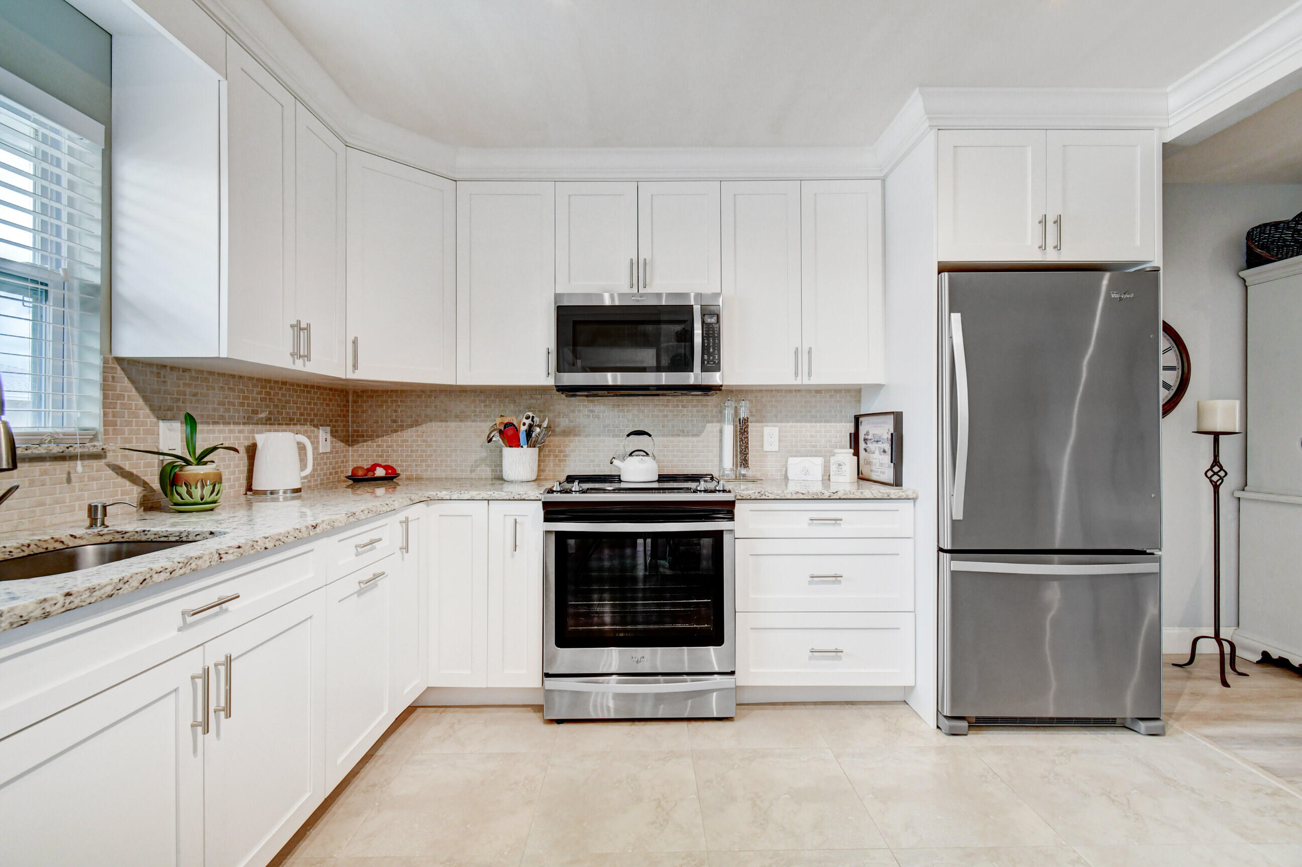 191 Cape Cod Circle Lake Worth, FL 33467 - Photo 9 of 40 Kitchen