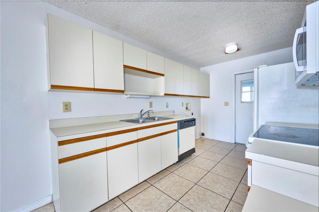 413 Winter Ridge Boulevard, Unit 413 Winter Haven, FL 33881 - Photo 6 of 23