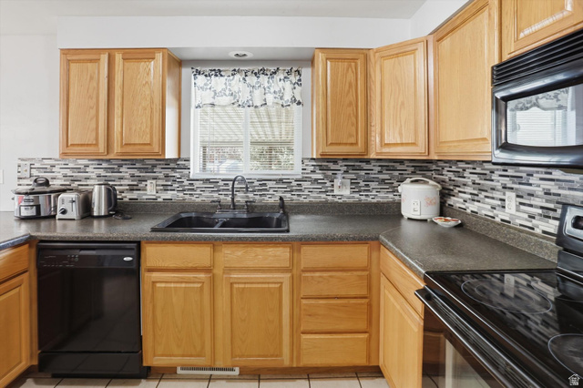 4697 South 2025th Street West Roy, UT 84067 - Photo 7 of 41