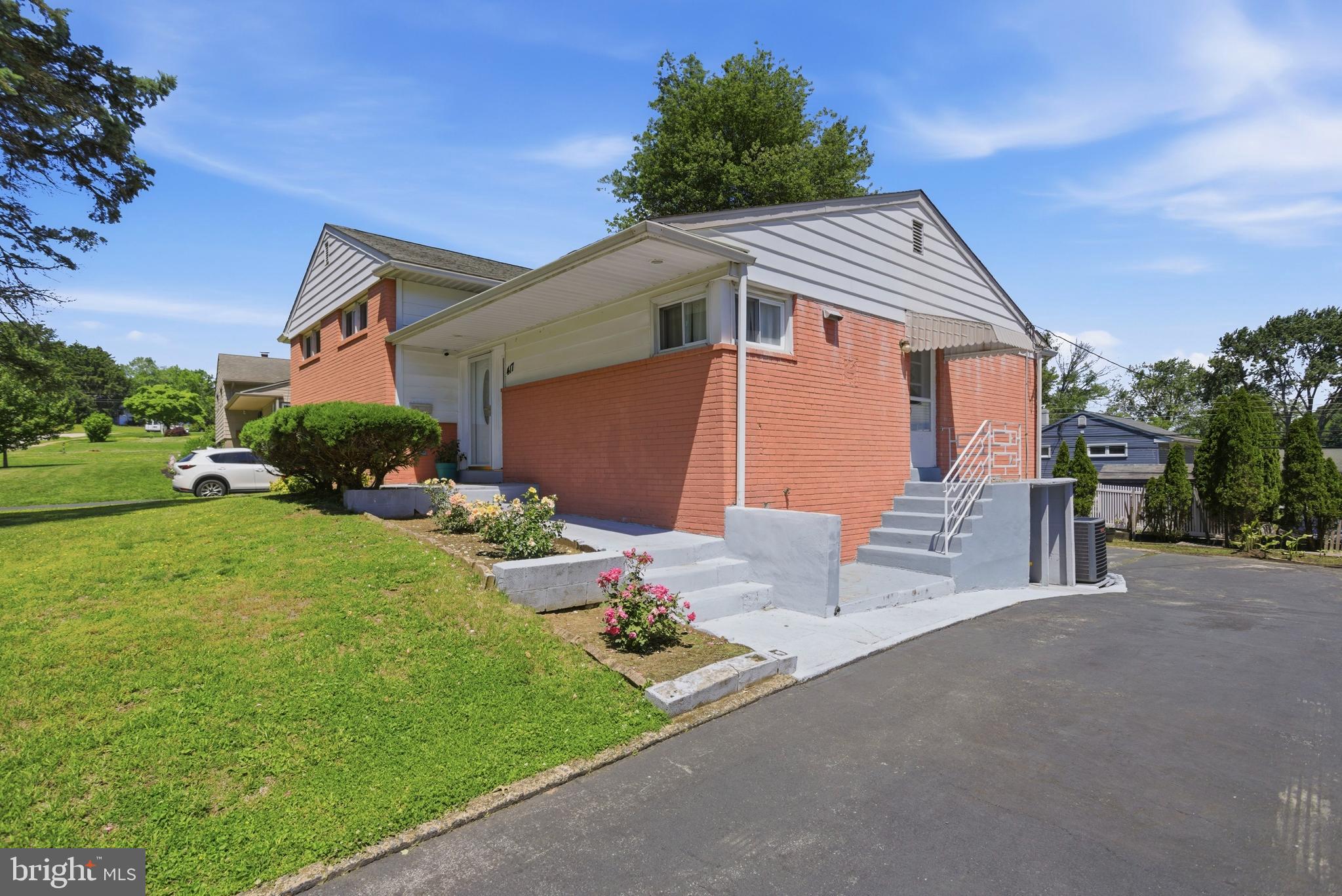 417 Foster Drive Springfield, PA 19064 - Photo 3 of 42