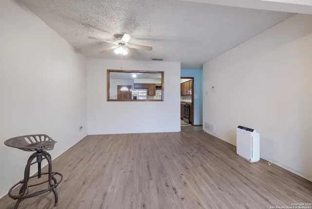 $197,000 | 1415 Longhorn Drive, Floresville, TX 78114