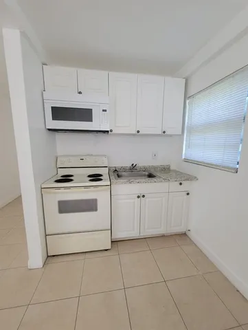 $1,400 | 1853 Northwest 5th Street, Unit 2, Miami, FL 33125