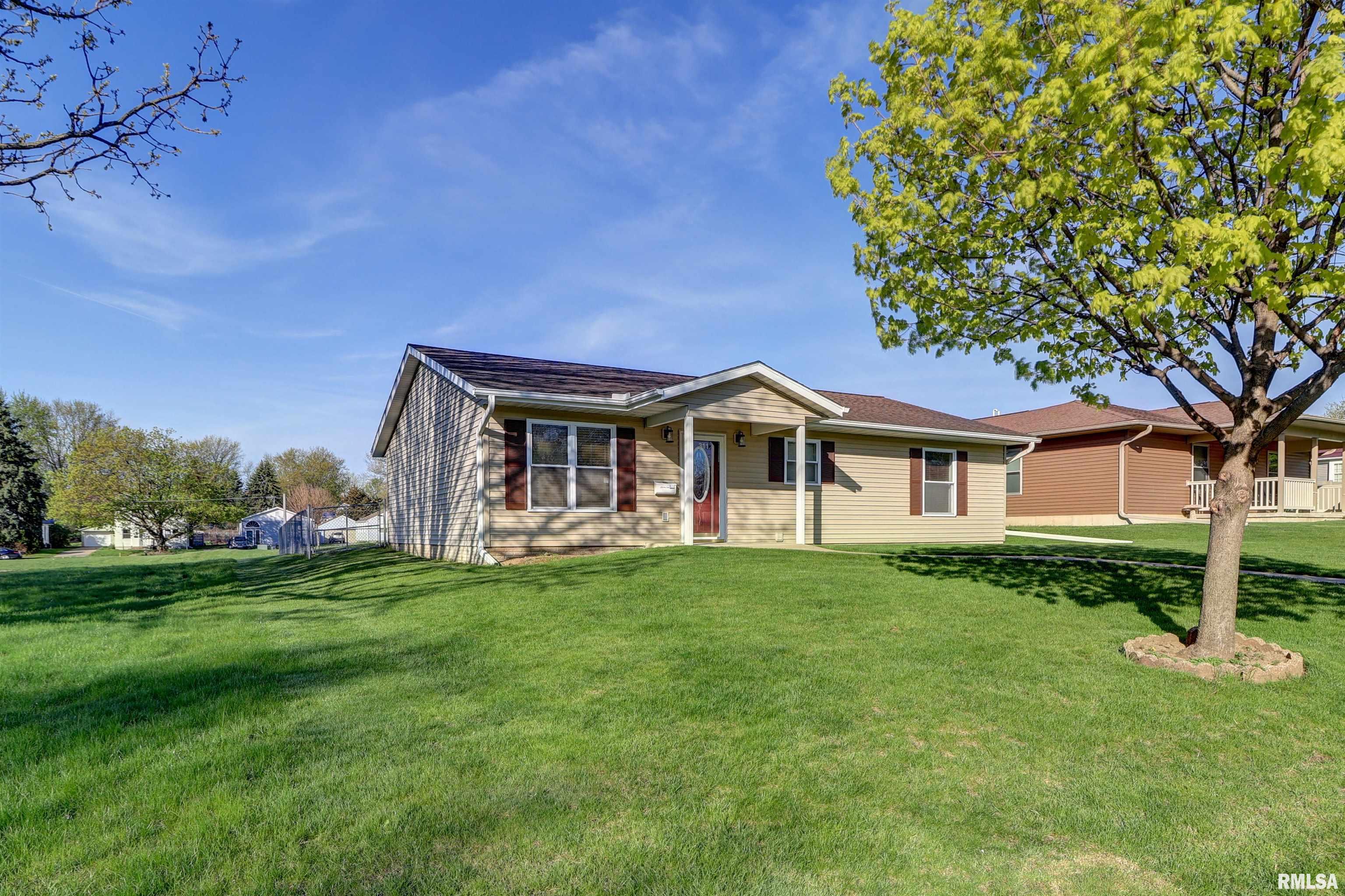 311 18th Place Clinton, IA 52732 - Photo 1 of 18 Gallery Image 1
