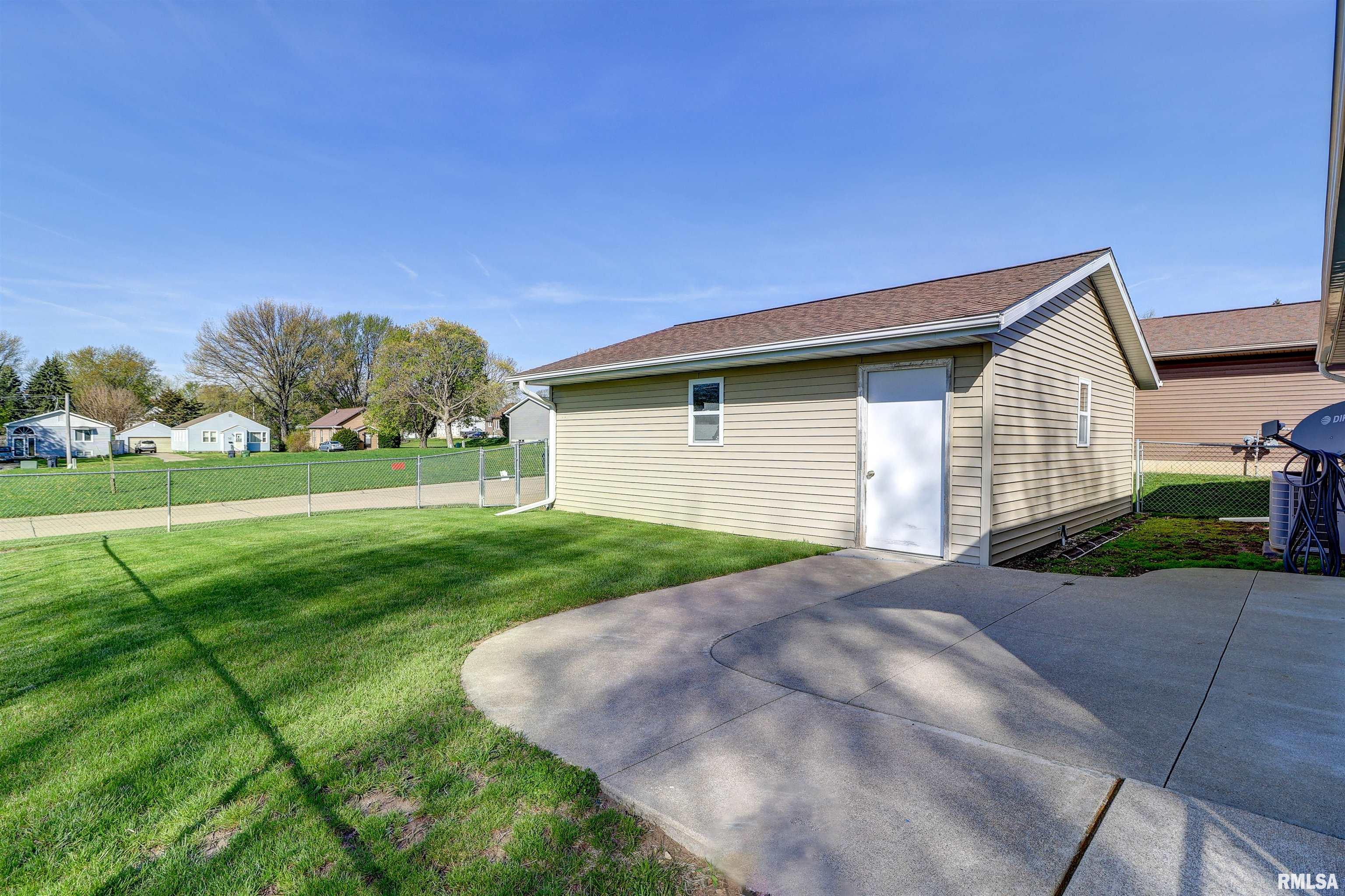 311 18th Place Clinton, IA 52732 - Photo 15 of 18 Gallery Image 15