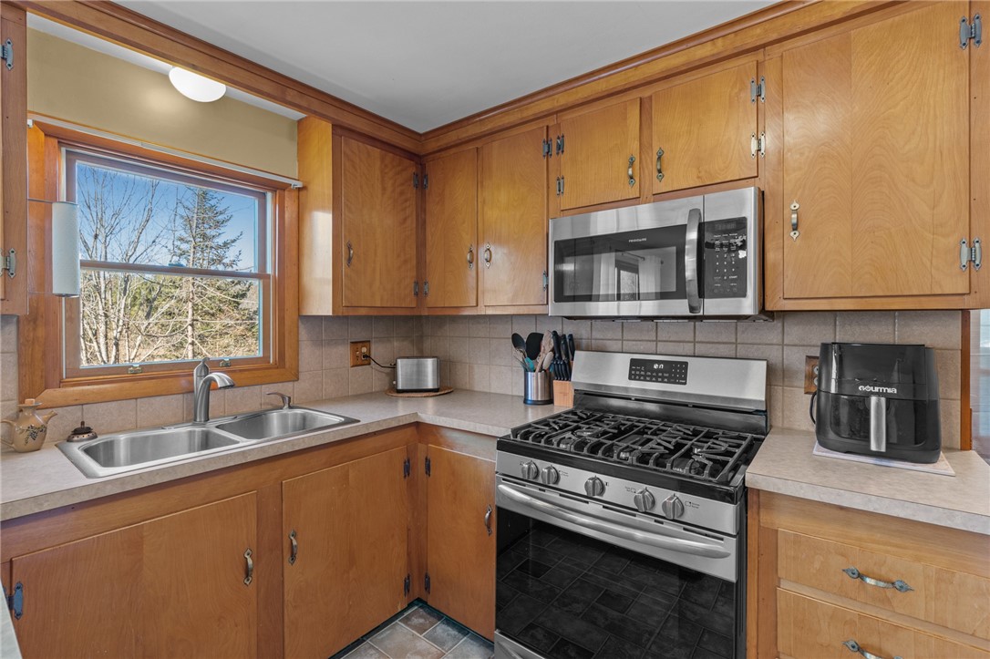 415 Chopmist Hill Road Glocester, RI 02814 - Photo 13 of 48