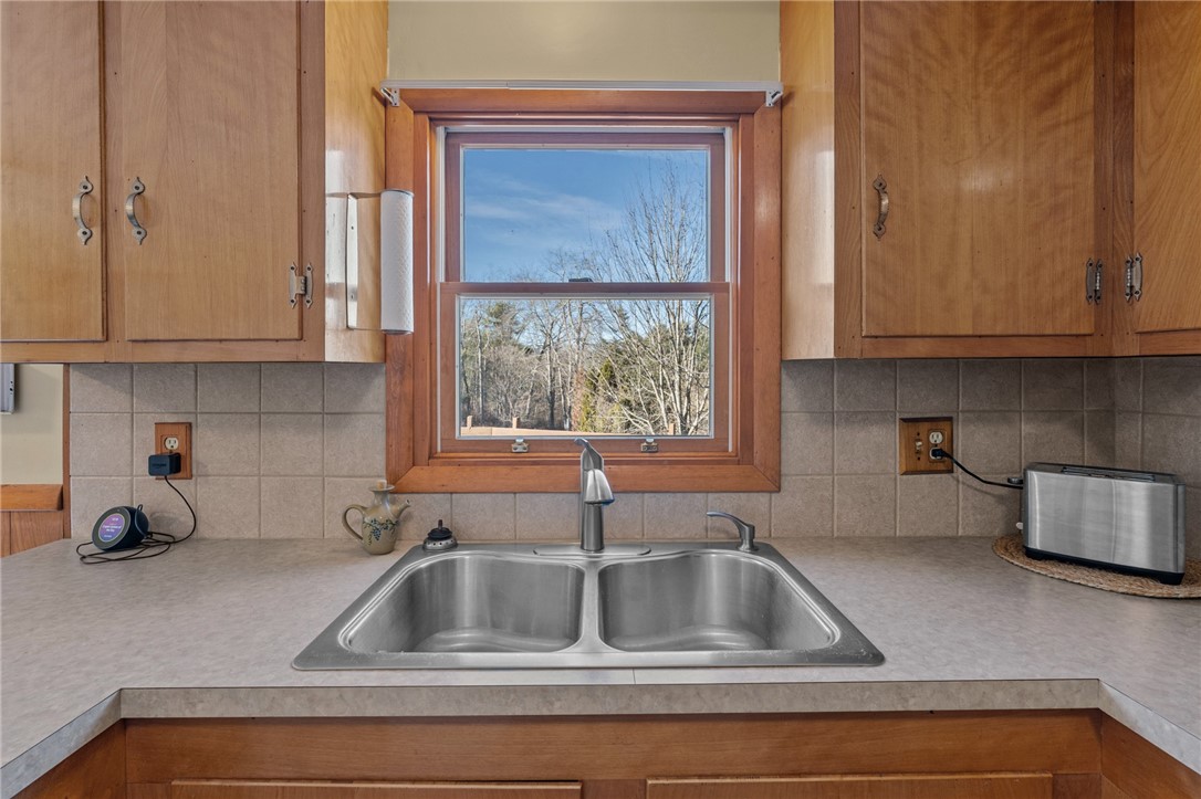 415 Chopmist Hill Road Glocester, RI 02814 - Photo 16 of 48