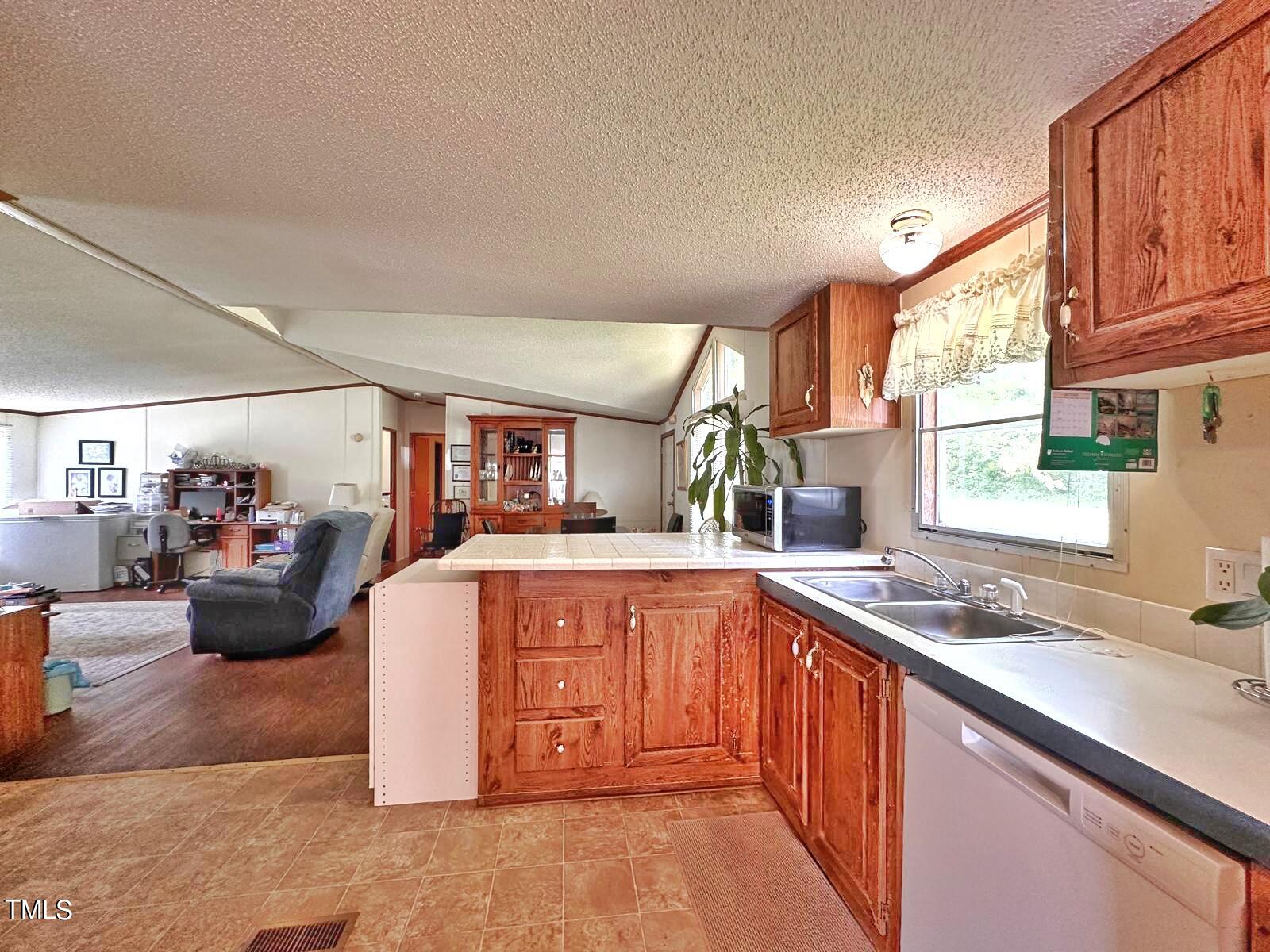 2709 Cliffside Drive Durham, NC 27704 - Photo 19 of 58 c4ae7b2c-bea5-42e2-8e22-01602da2ed42