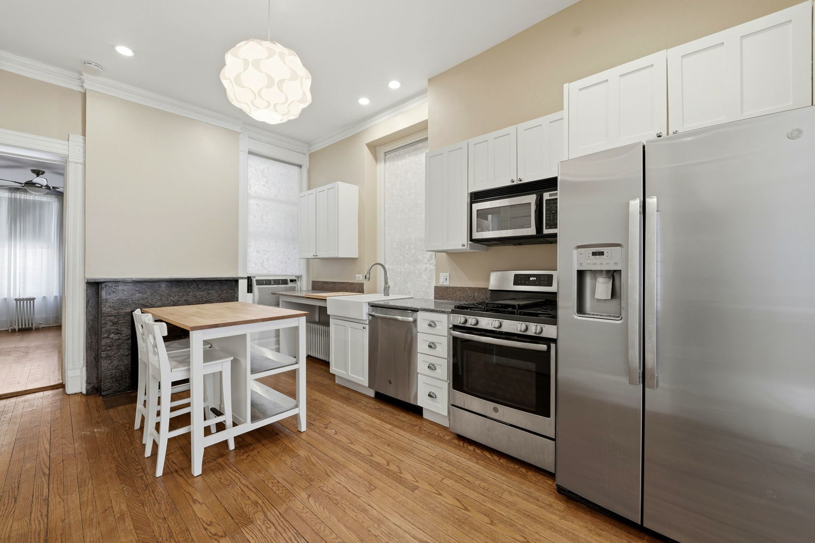 2428 North Geneva Terrace Chicago, IL 60614 - Photo 7 of 44