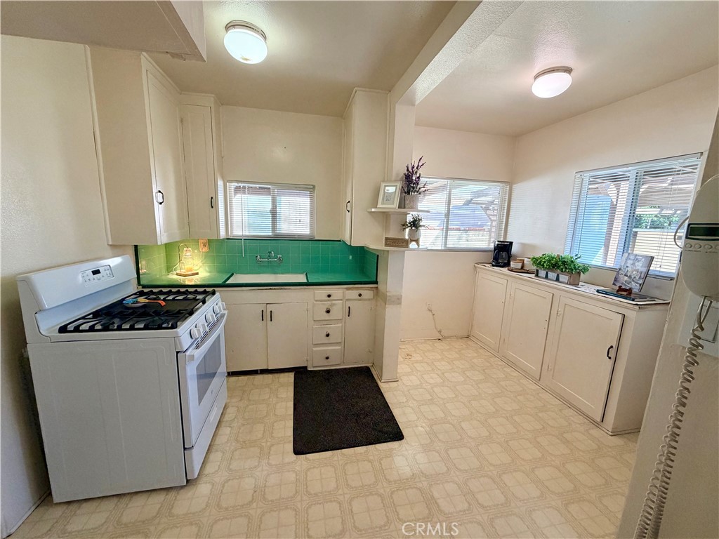 3460 Elmwood Court Riverside, CA 92506 - Photo 3 of 23