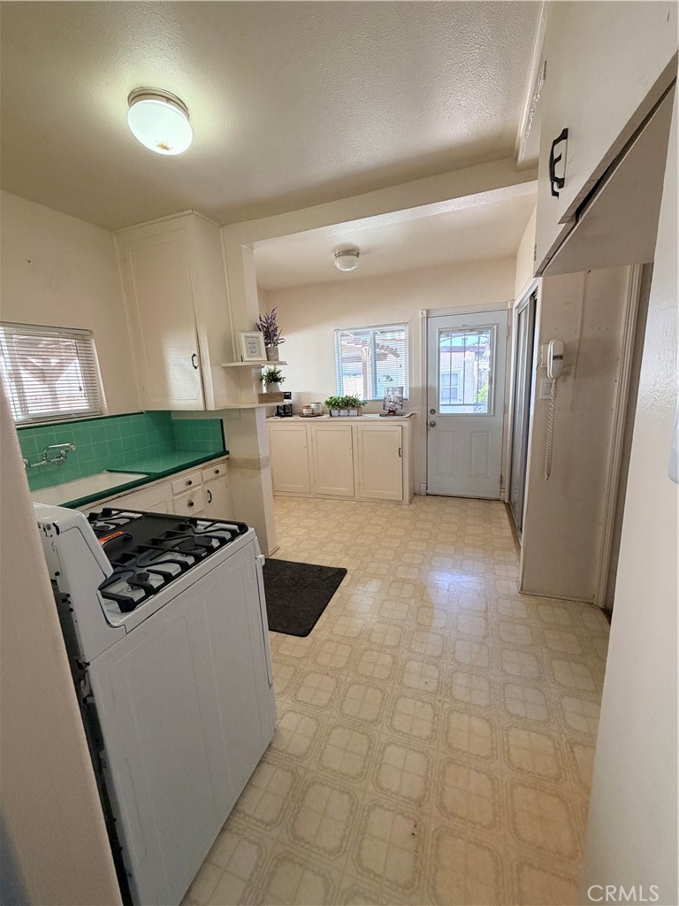 3460 Elmwood Court Riverside, CA 92506 - Photo 4 of 23