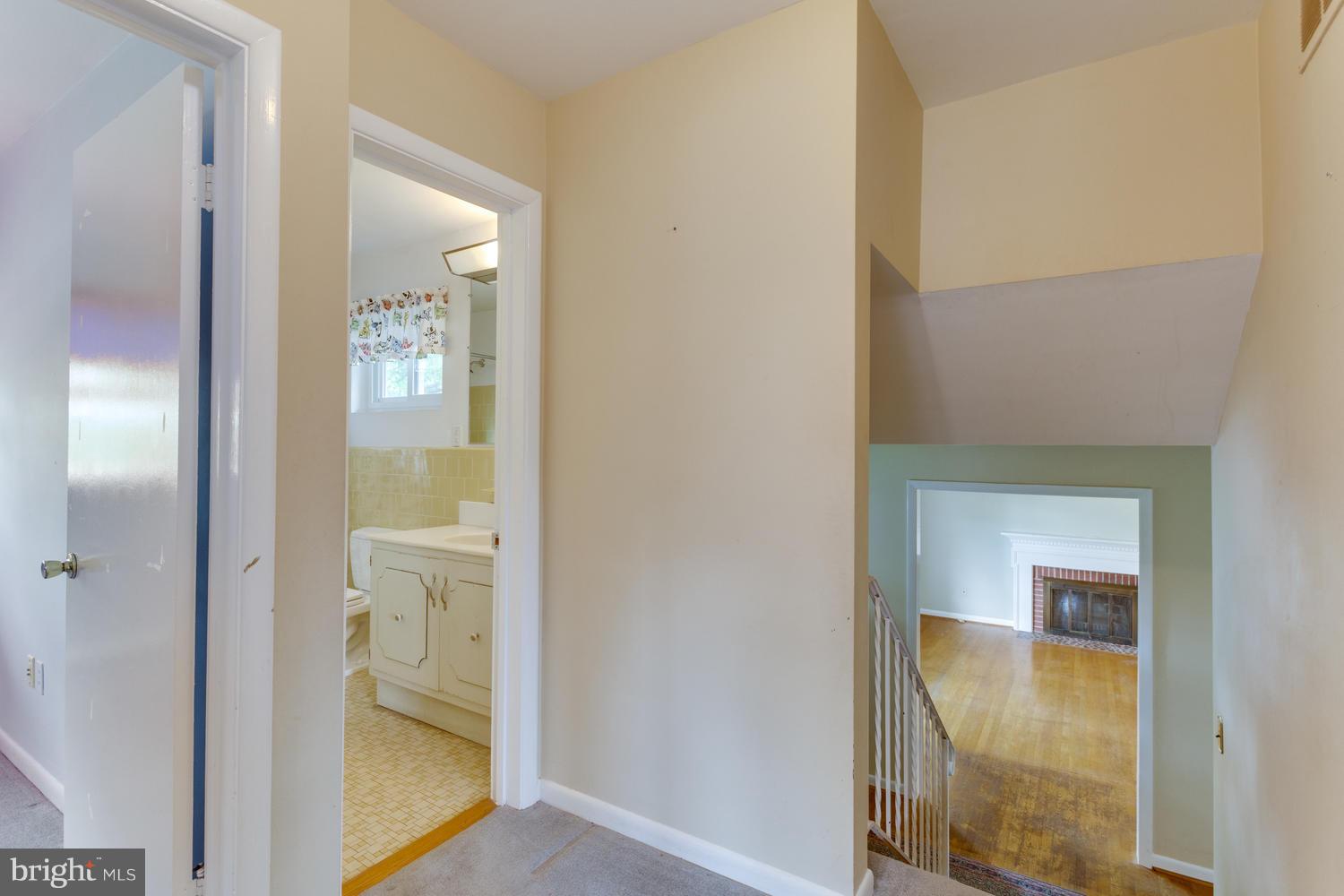 7114 Sea Cliff Road McLean, VA 22101 - Photo 11 of 30 Upper Landing