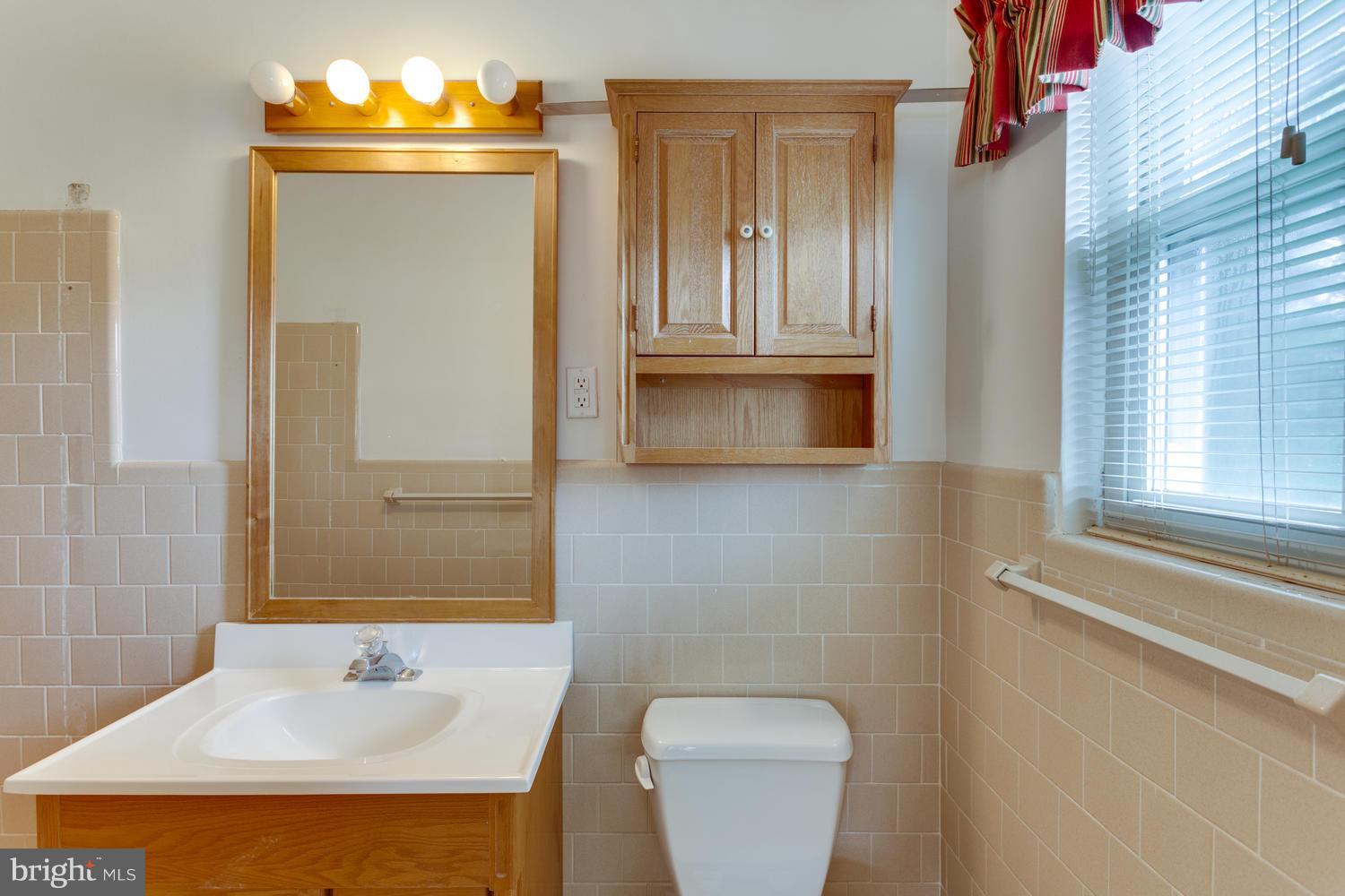 7114 Sea Cliff Road McLean, VA 22101 - Photo 14 of 30 Bath (Master)