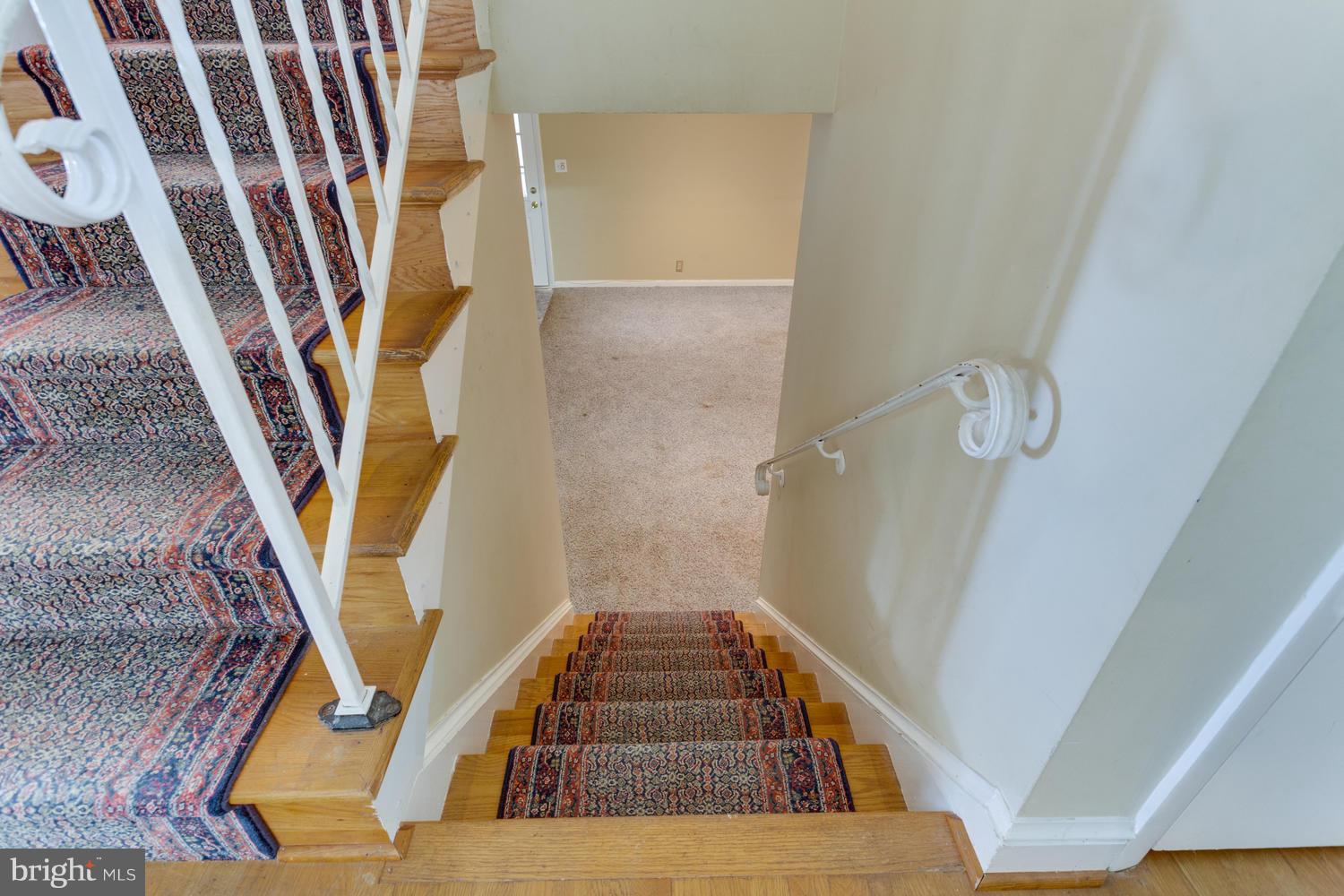7114 Sea Cliff Road McLean, VA 22101 - Photo 19 of 30 Staircase