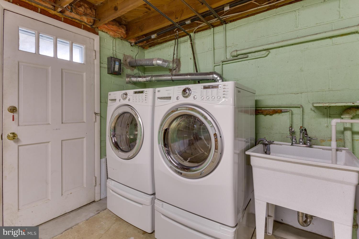 7114 Sea Cliff Road McLean, VA 22101 - Photo 26 of 30 Laundry