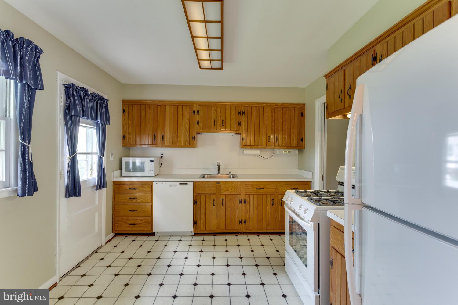 7114 Sea Cliff Road McLean, VA 22101 - Photo 7 of 30 Kitchen