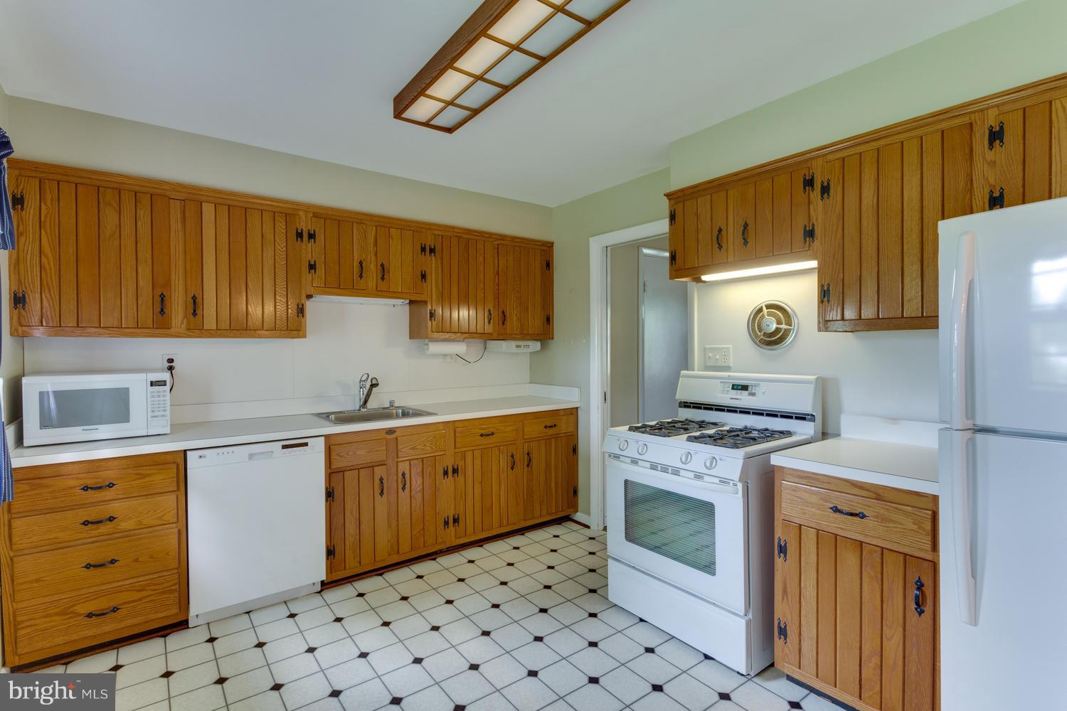 7114 Sea Cliff Road McLean, VA 22101 - Photo 8 of 30 Kitchen