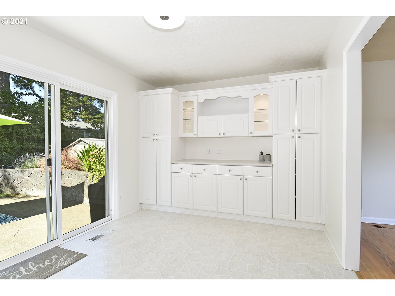 11755 Southwest Ridgecrest Drive Beaverton, OR 97008 - Photo 10 of 32 Gallery Image 10