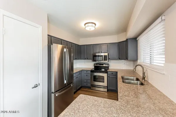 $2,425 | 515 West Montoya Lane, Phoenix, AZ 85027