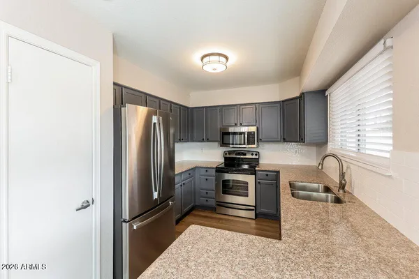 $2,425 | 515 West Montoya Lane, Phoenix, AZ 85027