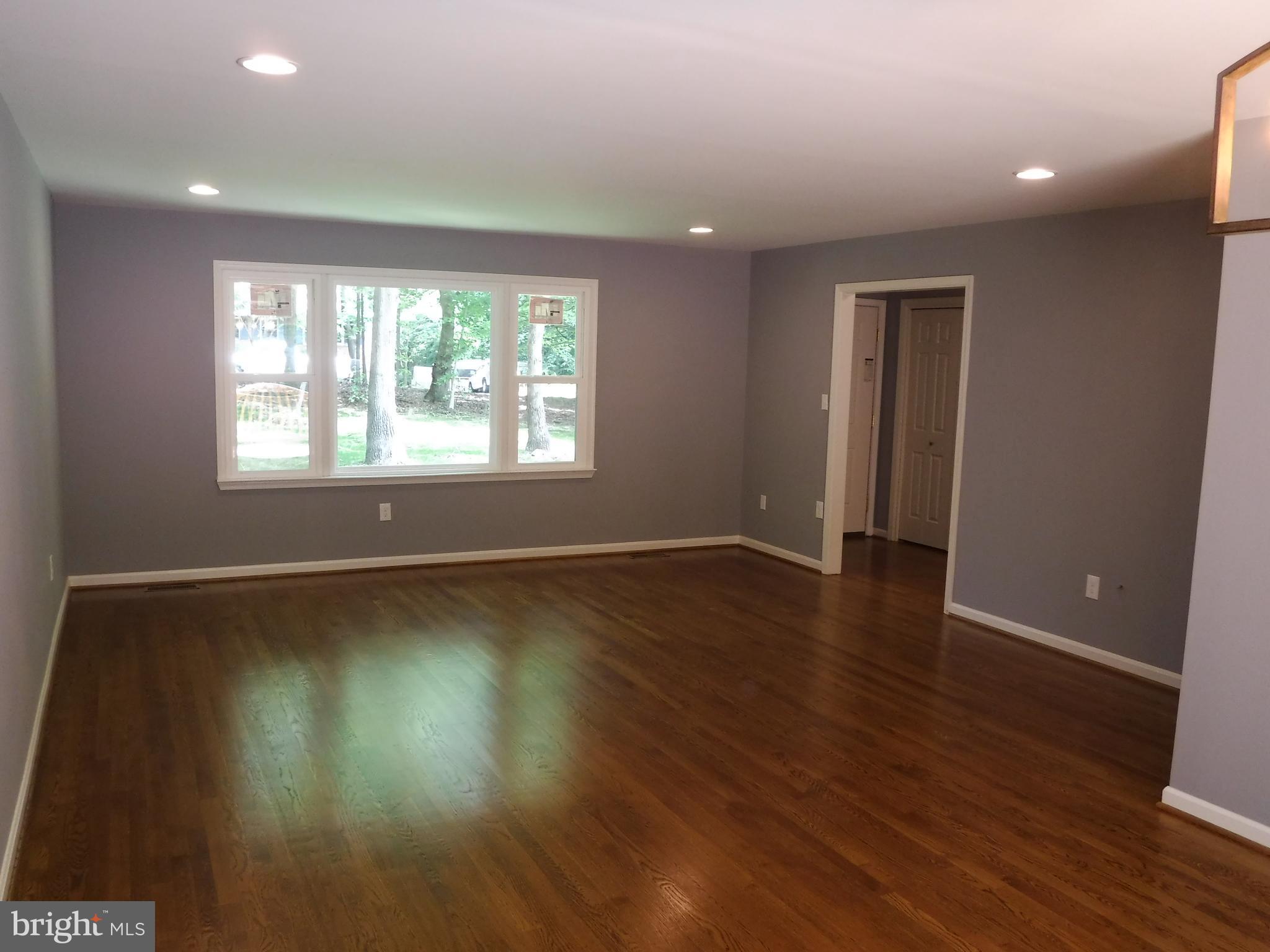 12054 Kahns Road Manassas, VA 20112 - Photo 13 of 30 Living room