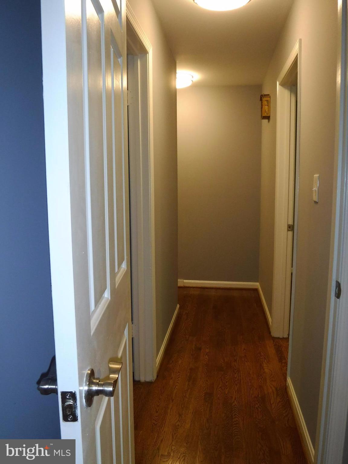 12054 Kahns Road Manassas, VA 20112 - Photo 20 of 30 Second level hallway