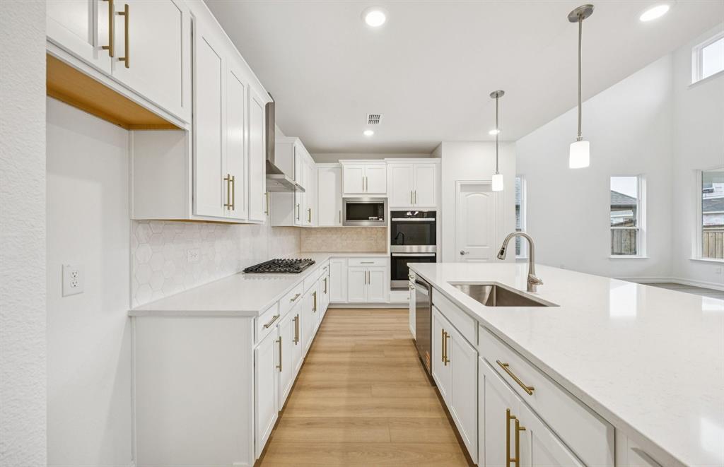 11216 Abbotsbury Road Fort Worth, TX 76052 - Photo 4 of 20 a large kitchen with stainless steel appliances granite countertop a lot of counter space and wooden floors