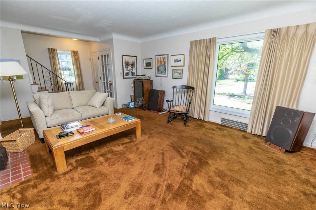 943 Beverly Road Cleveland Heights, OH 44121 - Photo 4 of 26