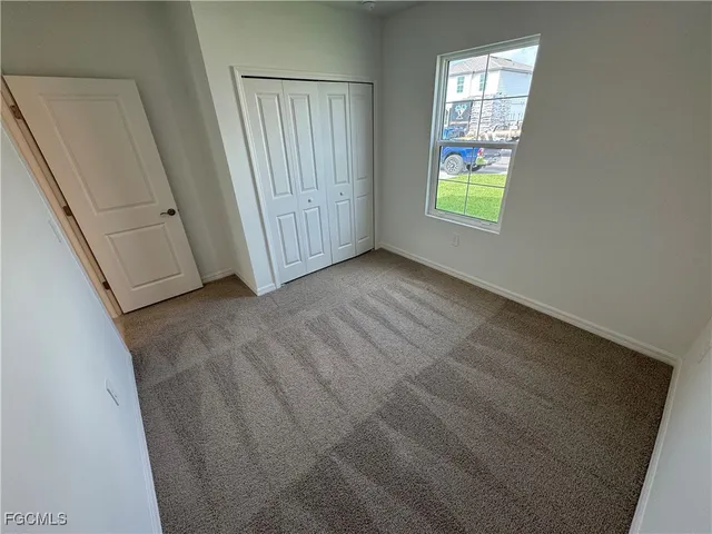 $299,990 | 253 Moonlit Lk Trail, Lehigh Acres, FL 33974