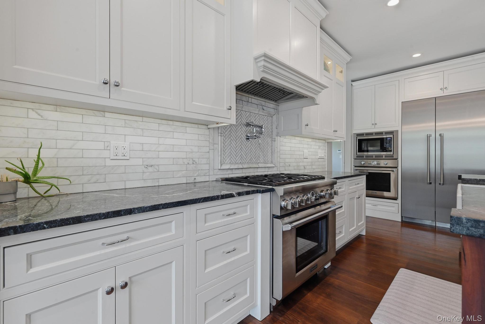 42 Skunks Misery Road Locust Valley, NY 11560 - Photo 15 of 50