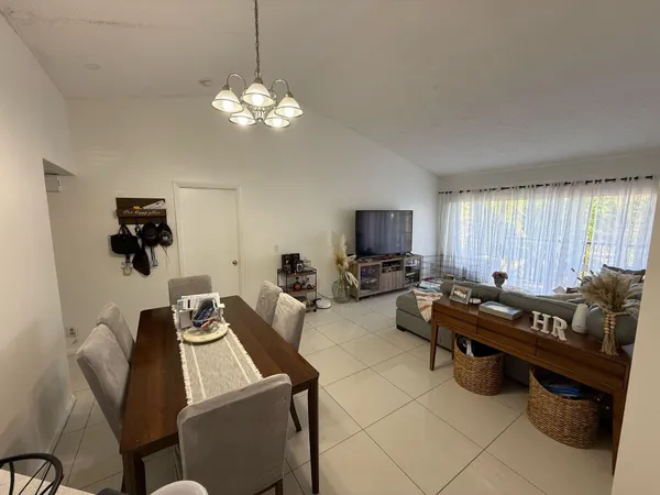 $2,350 | 8891 Wiles Road, Unit 308, Coral Springs, FL 33067
