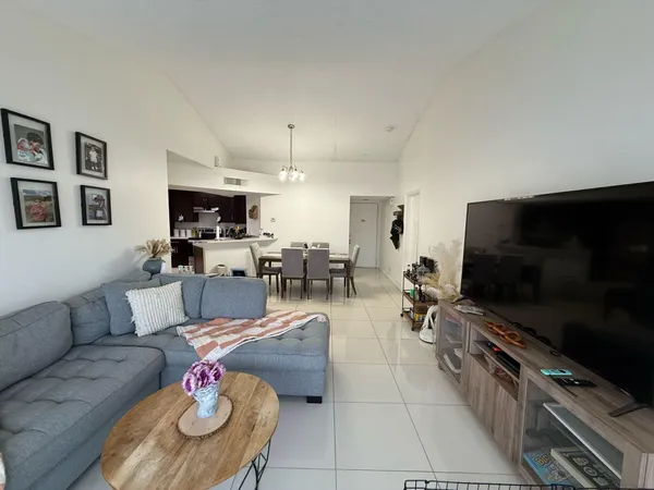 $2,350 | 8891 Wiles Road, Unit 308, Coral Springs, FL 33067