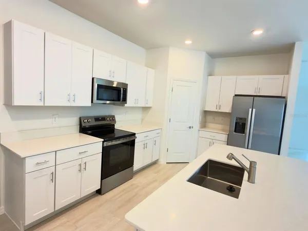 $2,500 | 2318 Allium Roseum Lane, Plant City, FL 33565