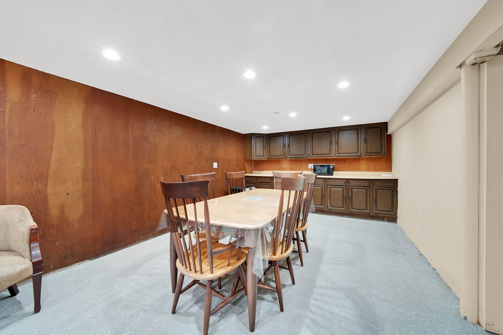 11400 South Ridgeland Avenue Worth, IL 60482 - Photo 11 of 24