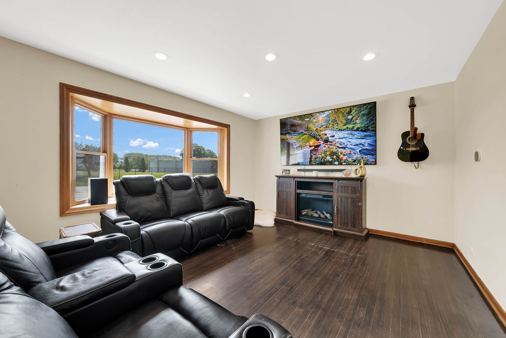 11400 South Ridgeland Avenue Worth, IL 60482 - Photo 2 of 24