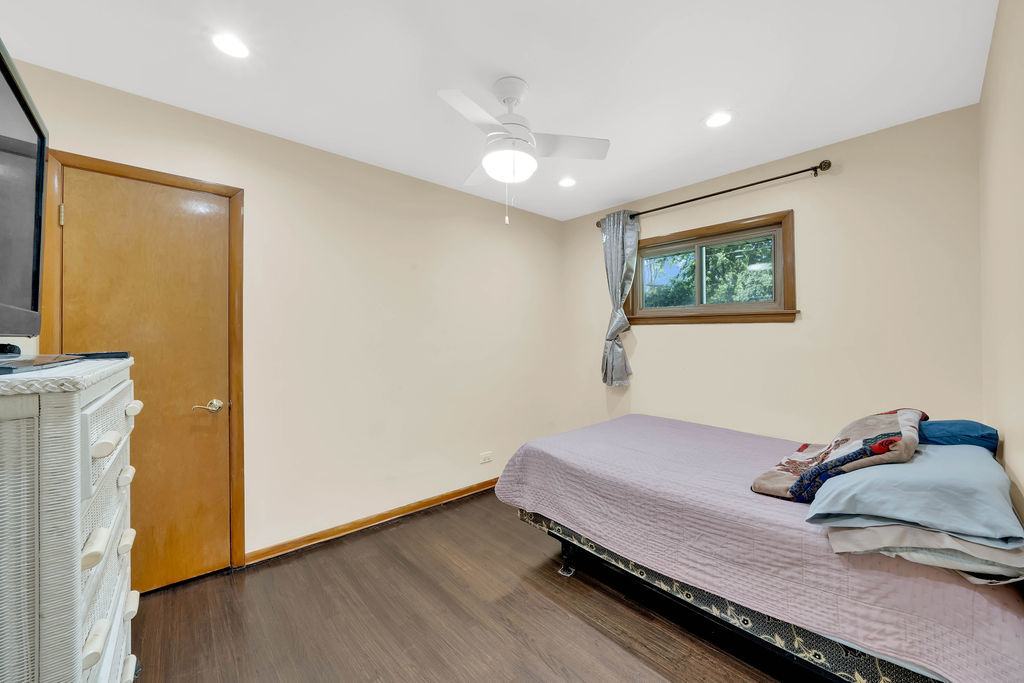 11400 South Ridgeland Avenue Worth, IL 60482 - Photo 7 of 24