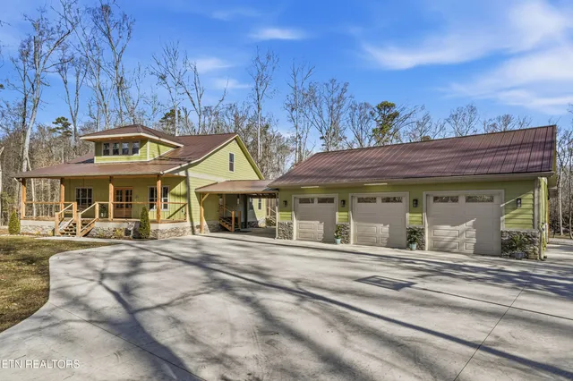 $849,900 | 960 Deerwood Drive, Dandridge, TN 37725